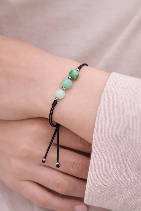 Crisoprasa en Pulsera (hilo negro) - Santa Hildegarda
