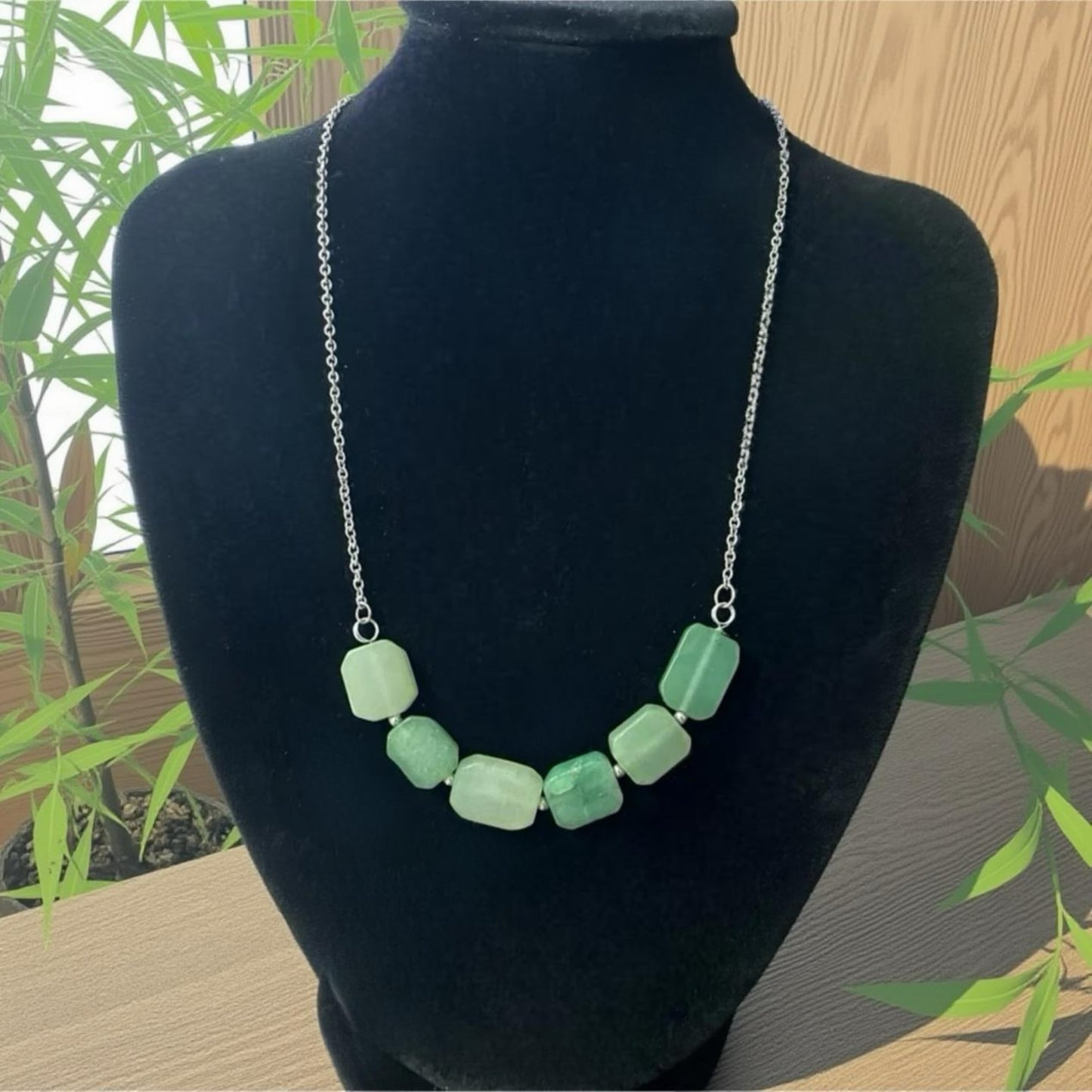 Aventurina en Collar de Acero Inoxidable con - 6 Gemas Cuadradas - 50 cm