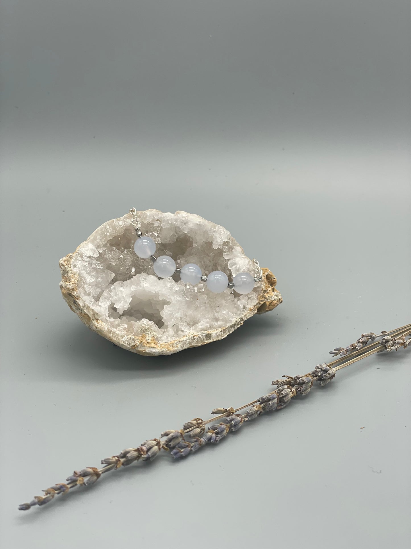 Calcedonia de Esferas en Pulsera ajustable