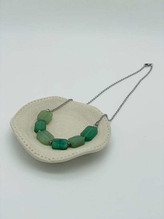 Aventurina en Collar de Acero Inoxidable con - 6 Gemas Cuadradas - 50 cm
