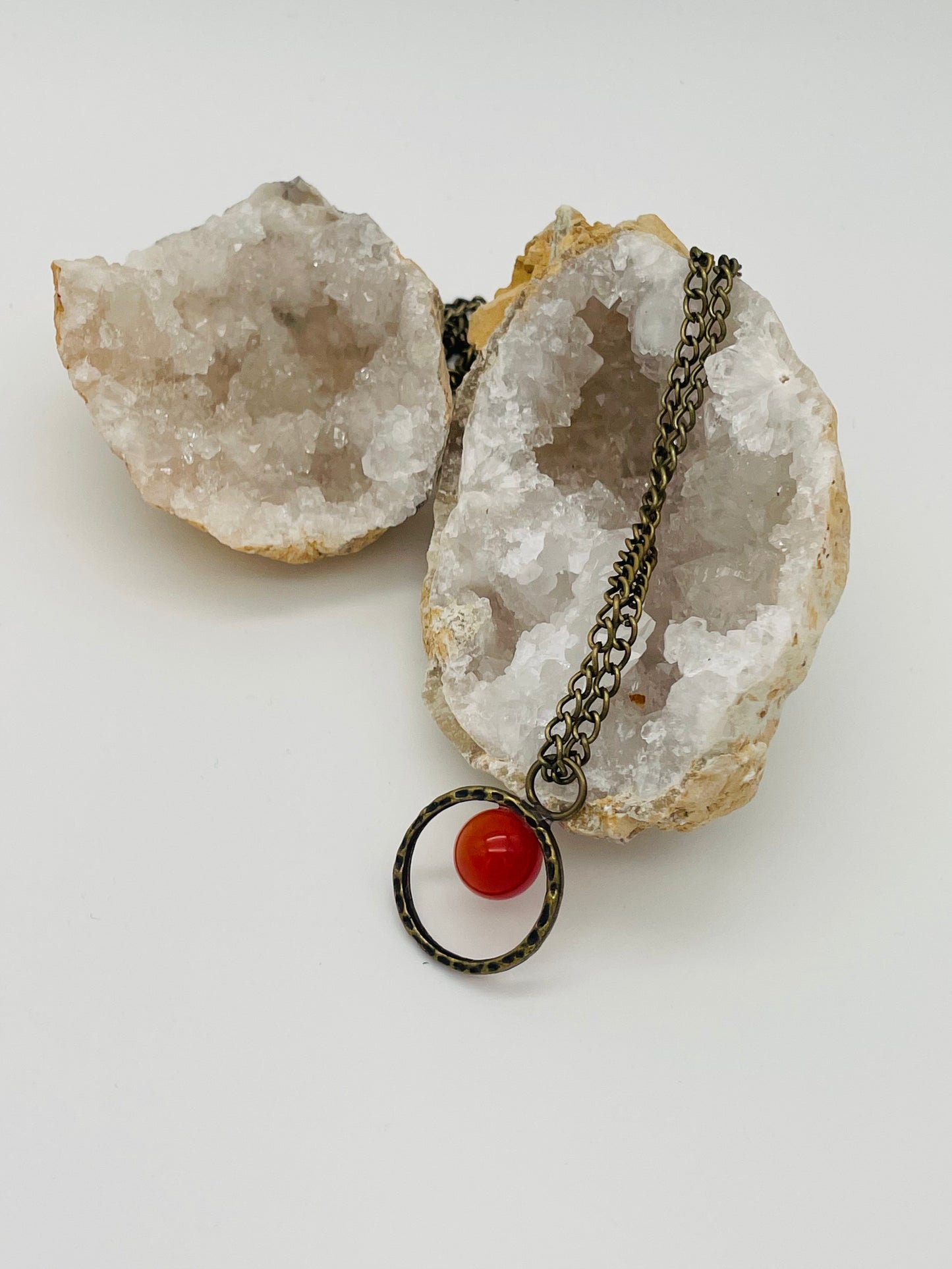 Cornalina en Collar, cuentas de 10mm y Aro de Bronce Martillado - 50cm