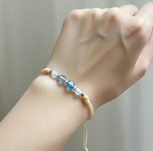 Aguamarina en Pulsera (hilo beige)- Santa Hildegarda