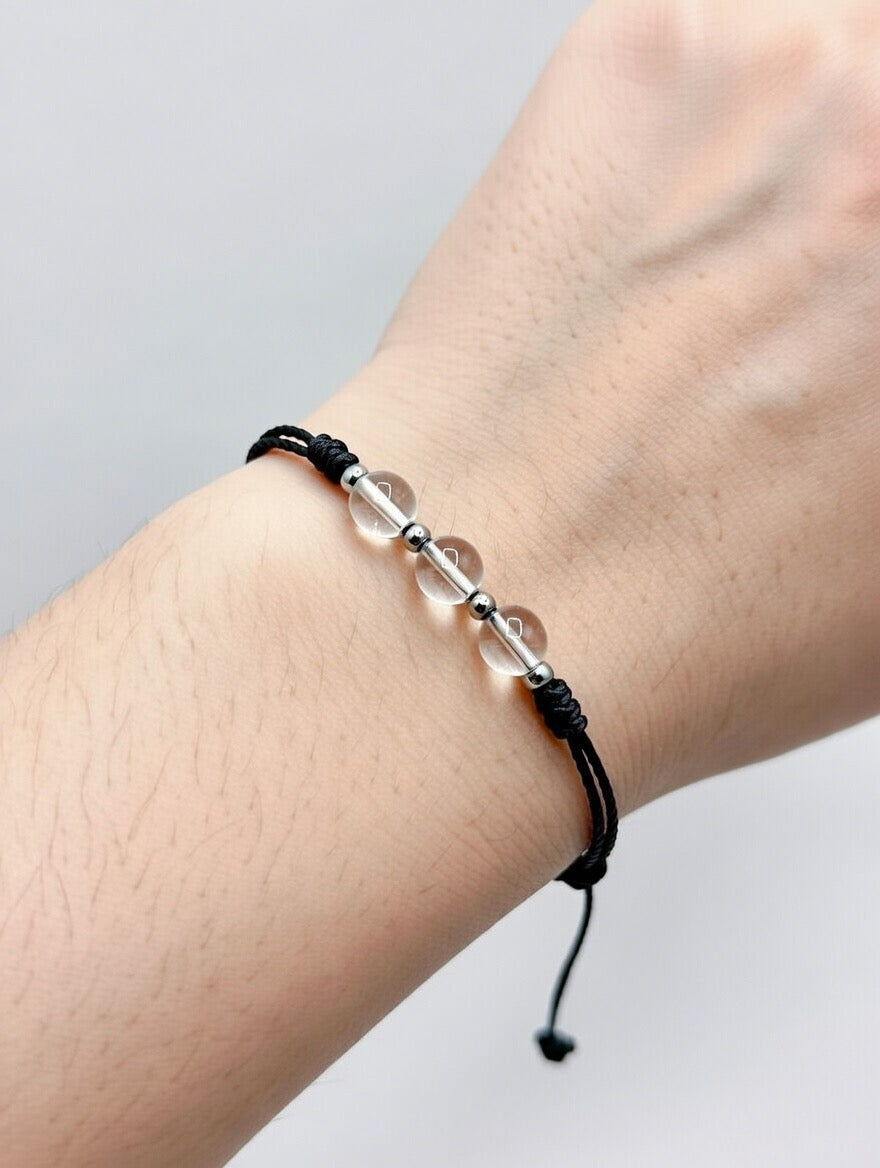 Cristal de Roca en Pulsera (hilo negro) - Santa Hildegarda