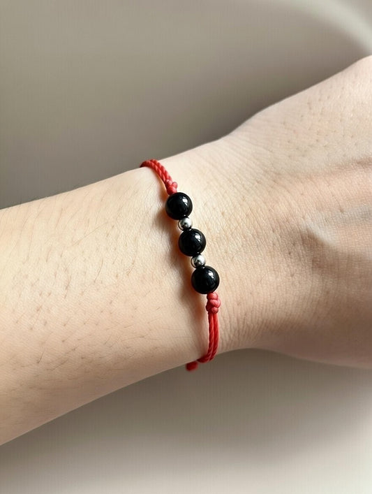 Ónice en Pulsera (hilo rojo) - Santa Hildegarda
