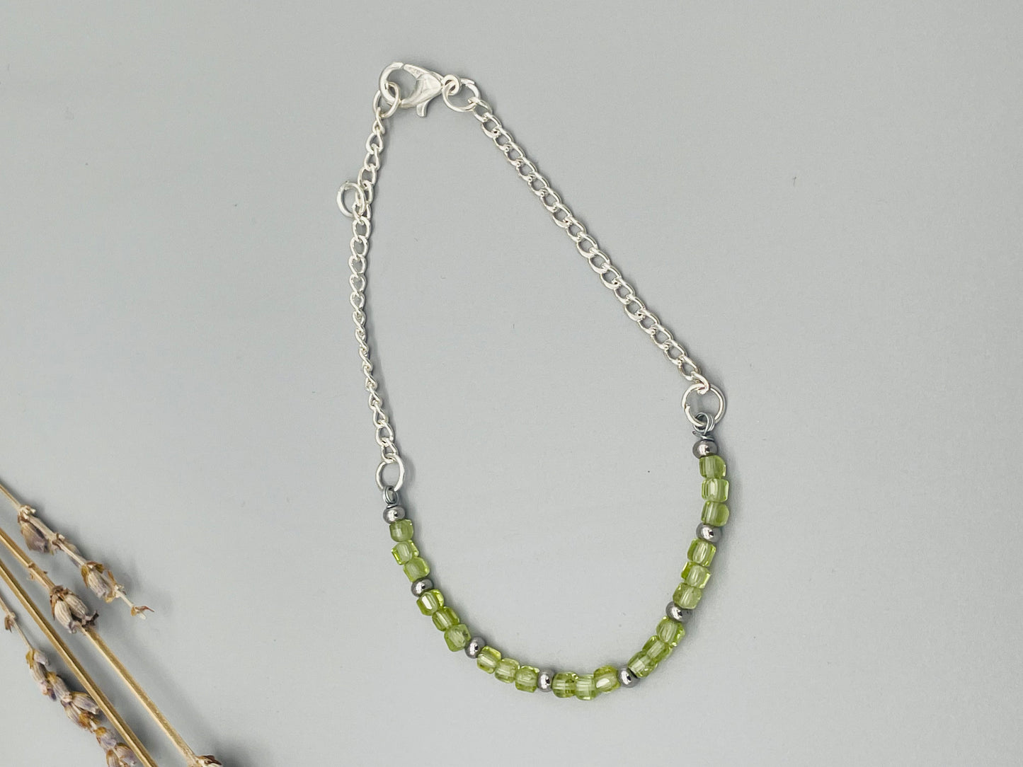 Olivino en Pulsera de Acero Inoxidable Ajustable