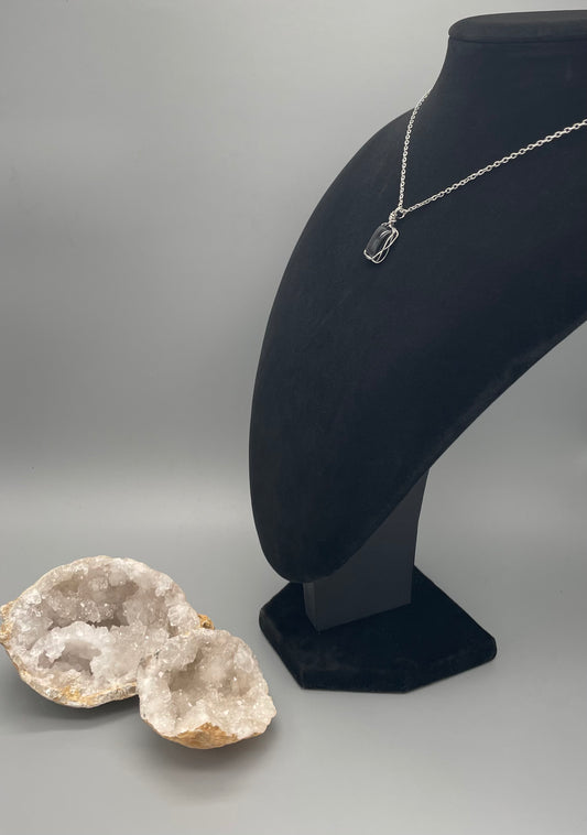 Ónice en Collar de 50 cm con Alambrismo - Cabujón Pequeño