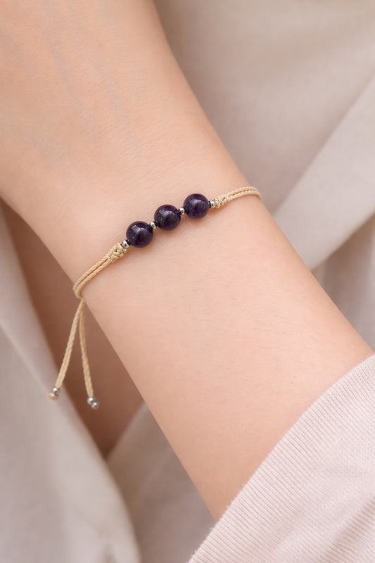 Amatista  en Pulsera (hilo beige) - Santa Hildegarda