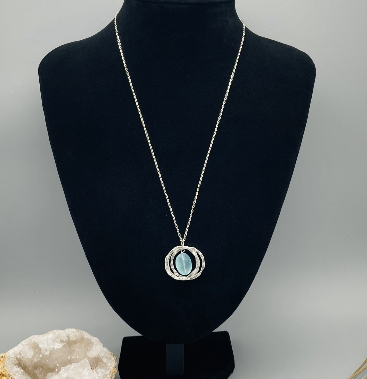 Aguamarina en Collar con Doble Aro Plateado Martillado - 50cm Acero Inoxidable