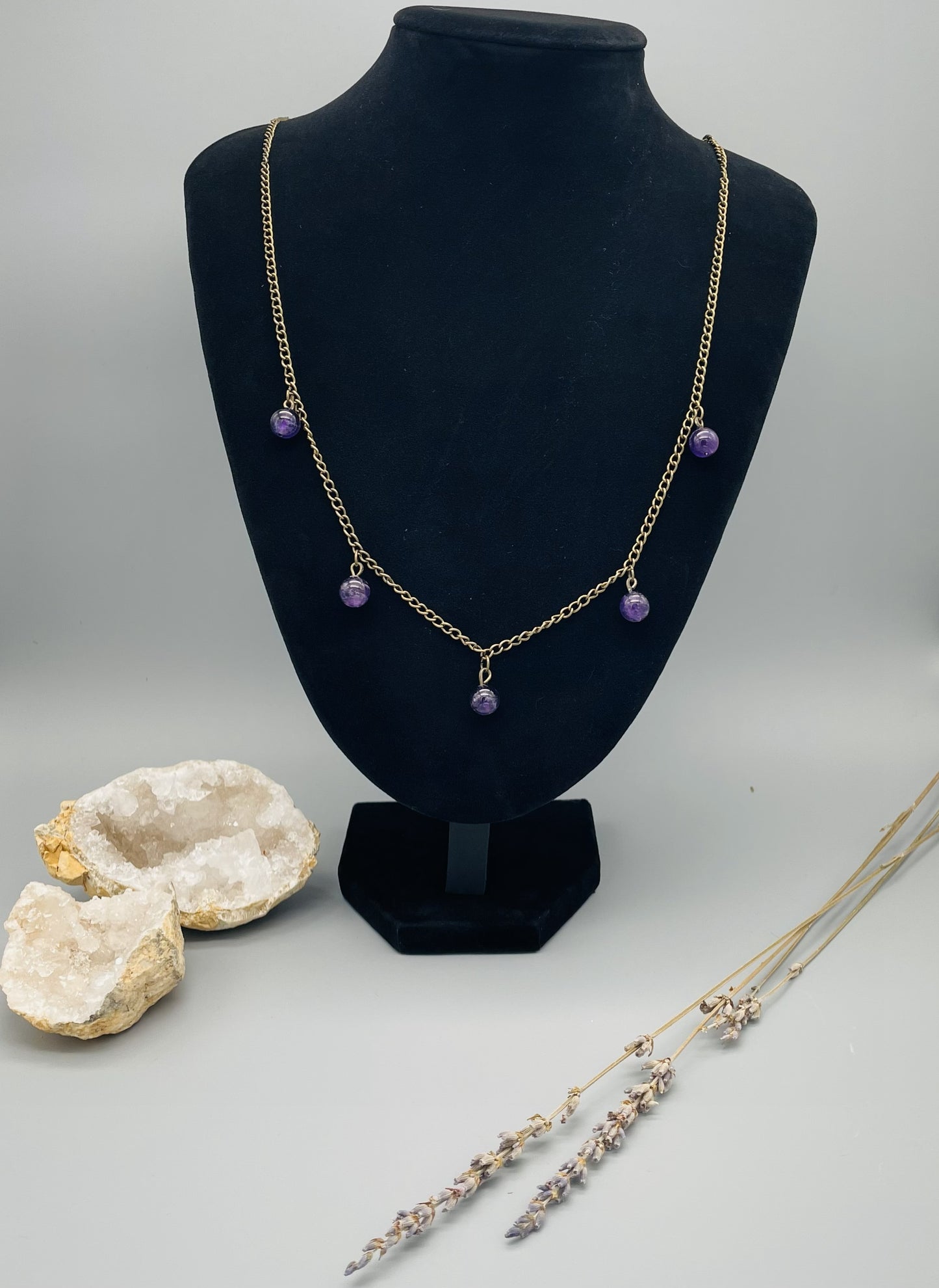 Amatista en Collar de Bronce Antiguo con - 5 Esferas de 8mm