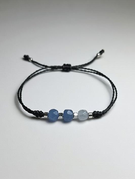 Aguamarina en Pulsera (hilo negro)- Santa Hildegarda