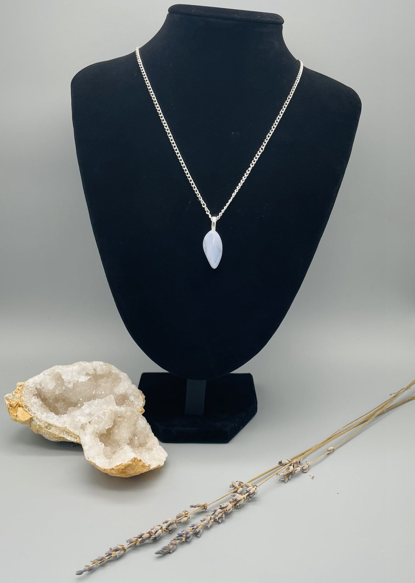 Calcedonia Natural Pulida en Collar de Acero Inoxidable - 50cm