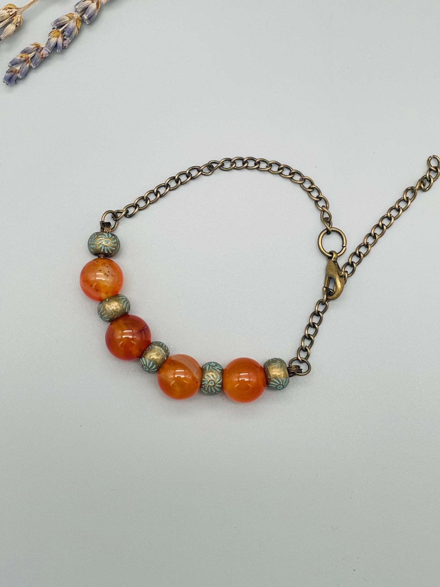 Cornalina con Esferas y Separadores de Bronce en Pulsera