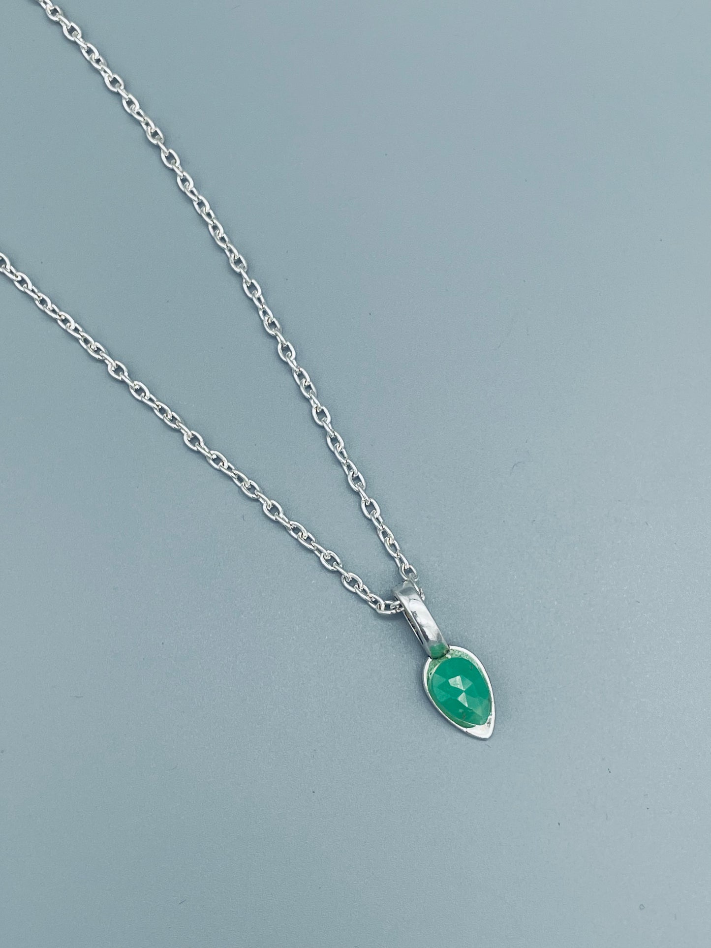 Crisoprasa en Collar de 50 cm con Cadena de Acero Inoxidable