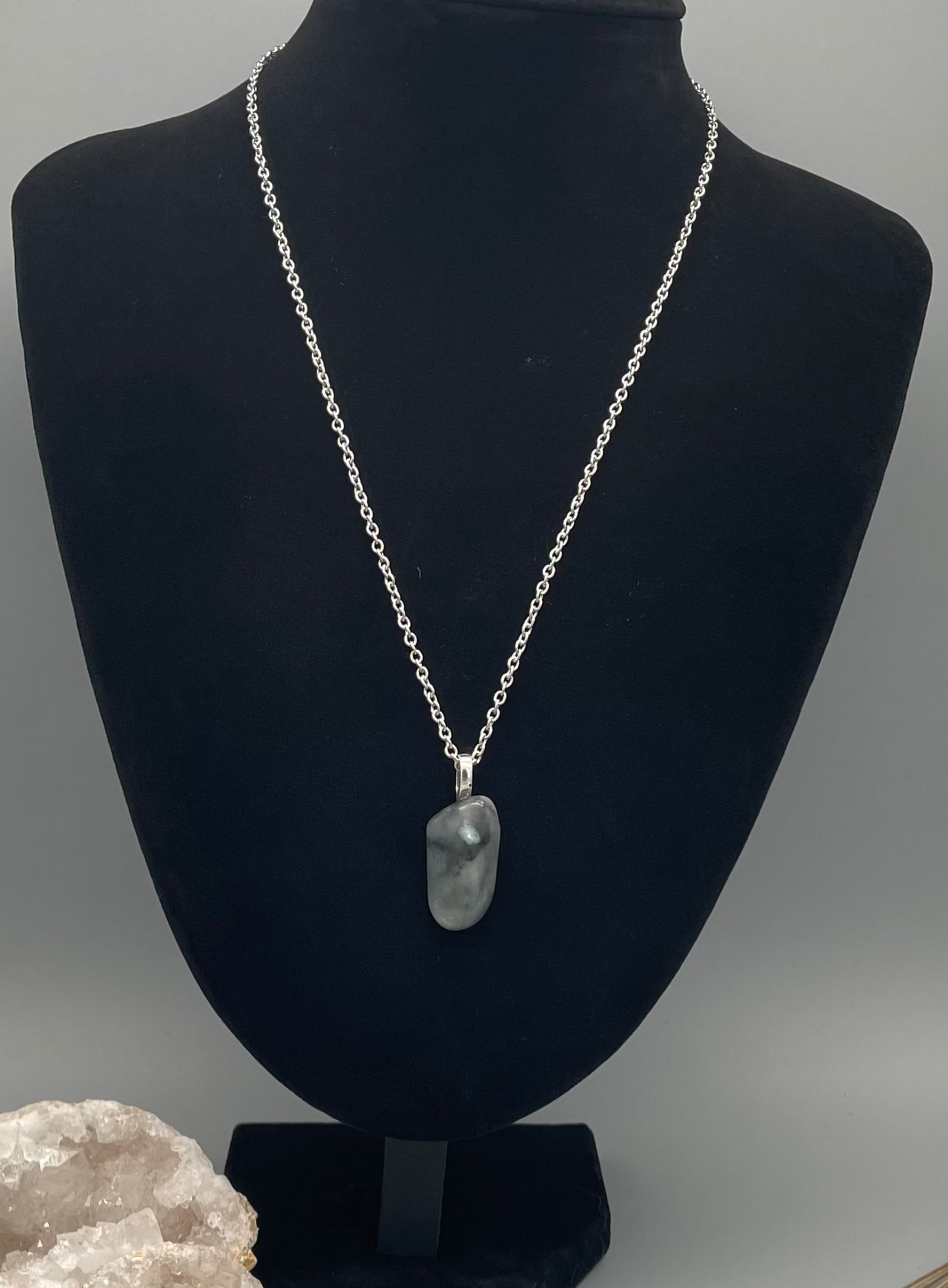 Esmeralda Natural Pulida en Collar - Cadena Plateada 60cm Acero Inoxidable