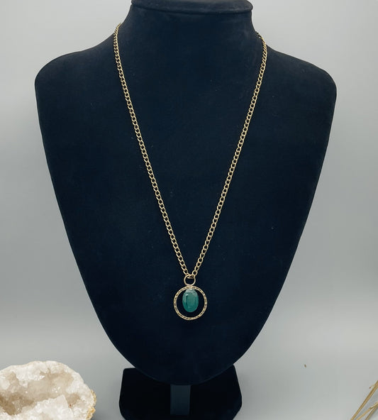 Esmeralda Natural Facetada en Collar de 50 cm - Oro Envejecido