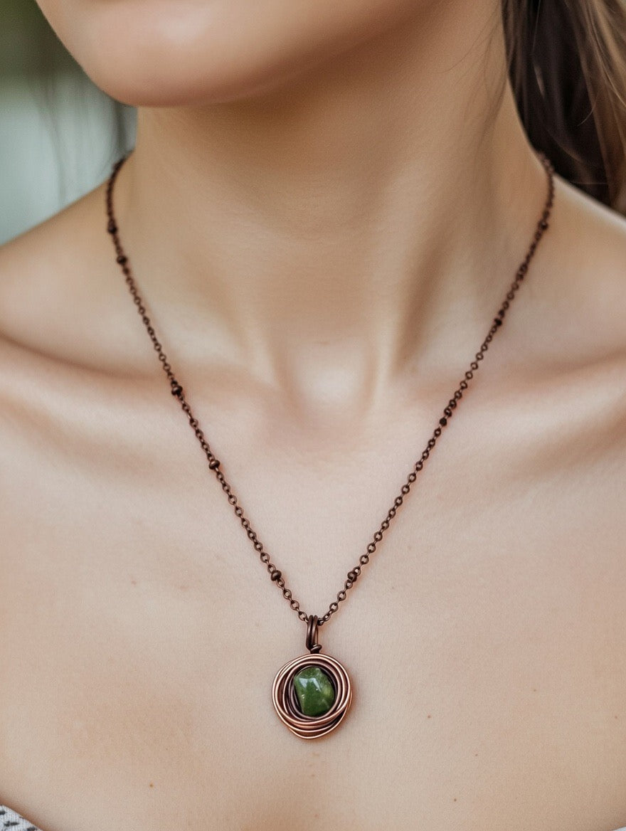 Olivino en Collar de Bronce - Colgante Artesanal Enrollado- 50cm