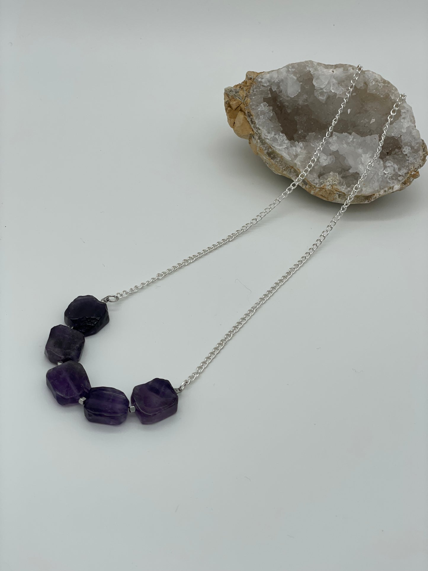 Amatista en Collar de Cadena de Acero Inoxidable - 5 Gemas Cuadradas - 50 cm
