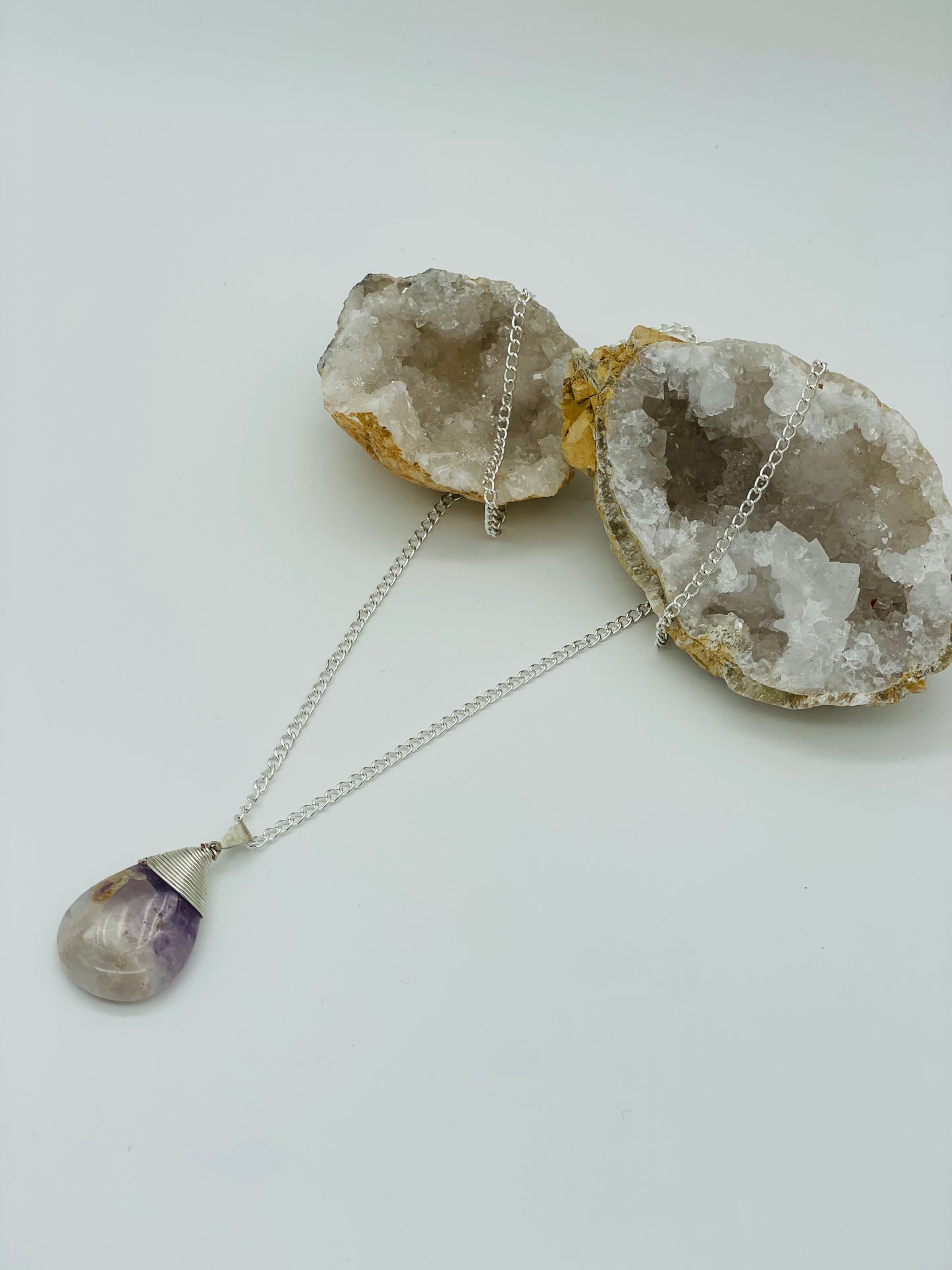 Amatista  en Collar con Alambrismo - Acero Inoxidable