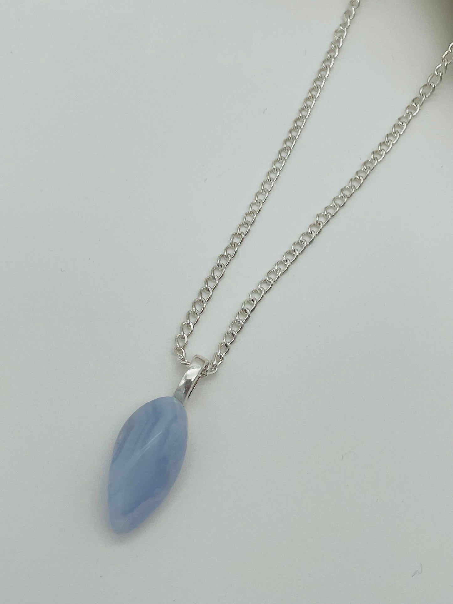 Calcedonia Natural Pulida en Collar de Acero Inoxidable - 50cm