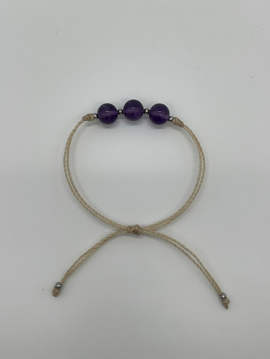 Amatista  en Pulsera (hilo beige) - Santa Hildegarda