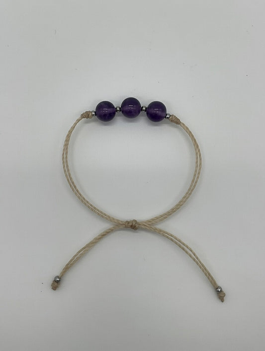 Amatista  en Pulsera (hilo beige) - Santa Hildegarda