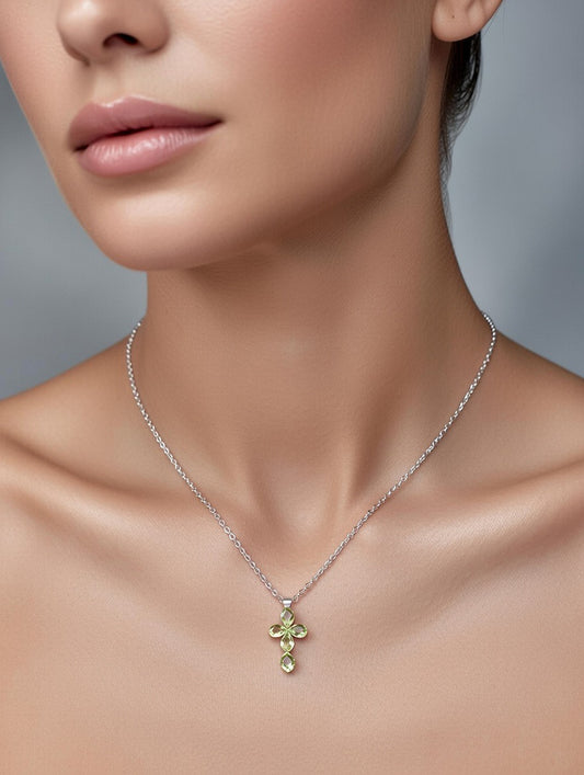 Olivino en cruz en Collar de 50 cm - 5 Cristales