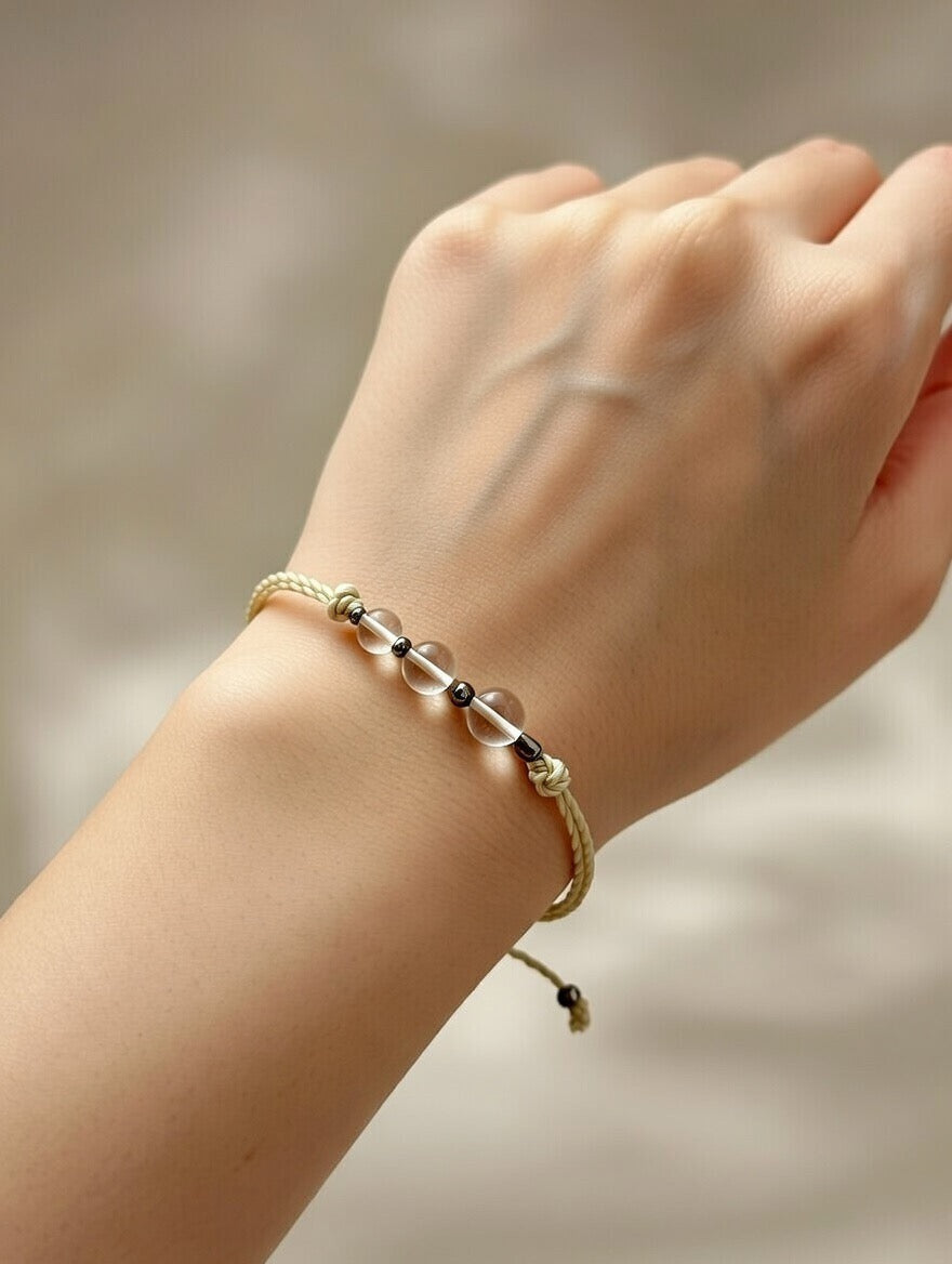Cristal de Roca en Pulsera (hilo beige) - Santa Hildegarda