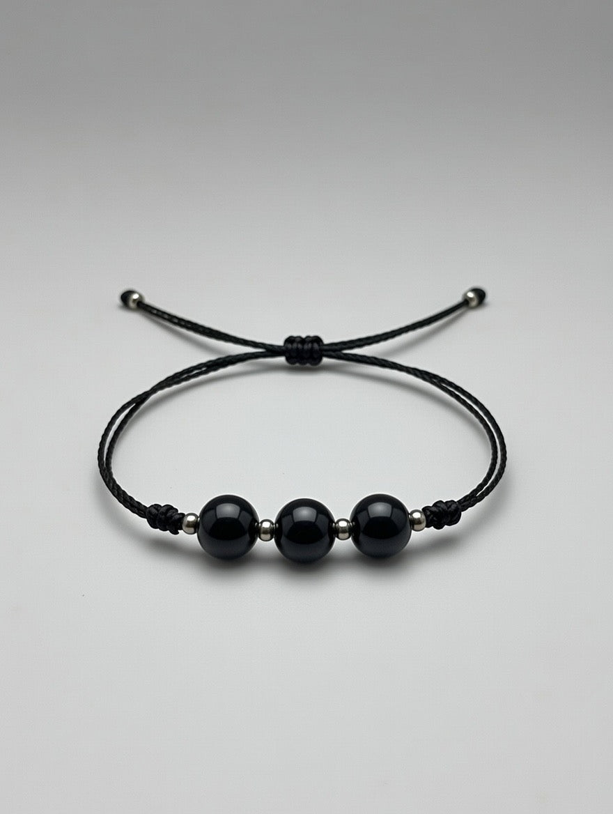 Ónice en Pulsera de (hilo negro) - Santa Hildegarda