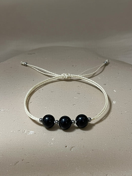 Ónice en Pulsera (hilo beige) - Santa Hildegarda