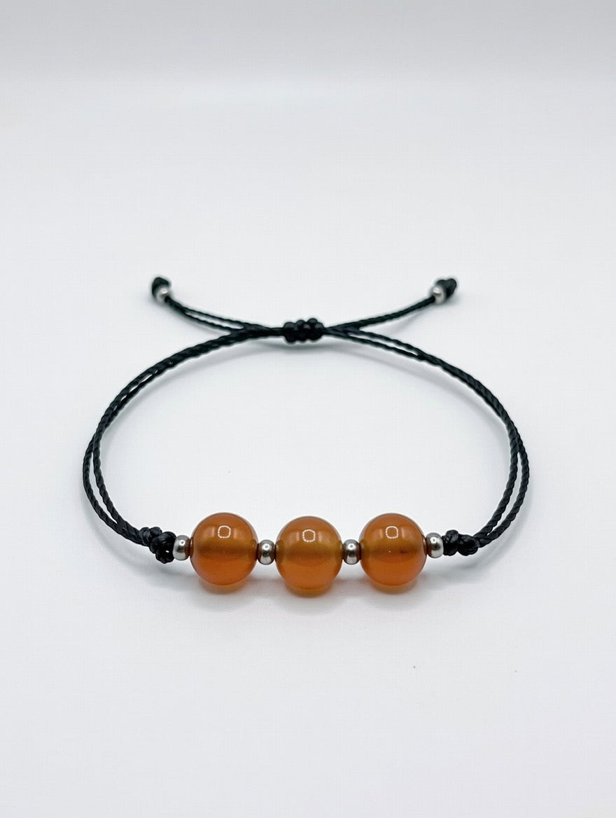 Cornalina en Pulsera (hilo negro) - Santa Hildegarda