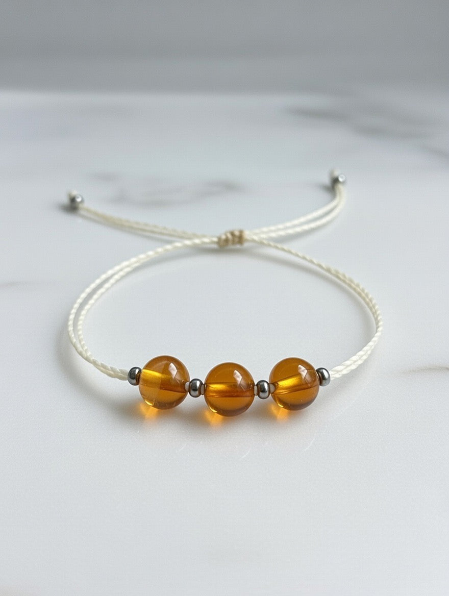 Cornalina en Pulsera (hilo beige) - Santa Hildegarda
