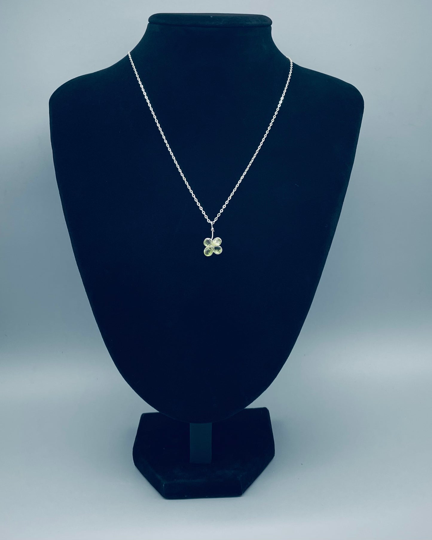 Olivino en Collar de 50 cm con Alambrismo - 4 Cristales