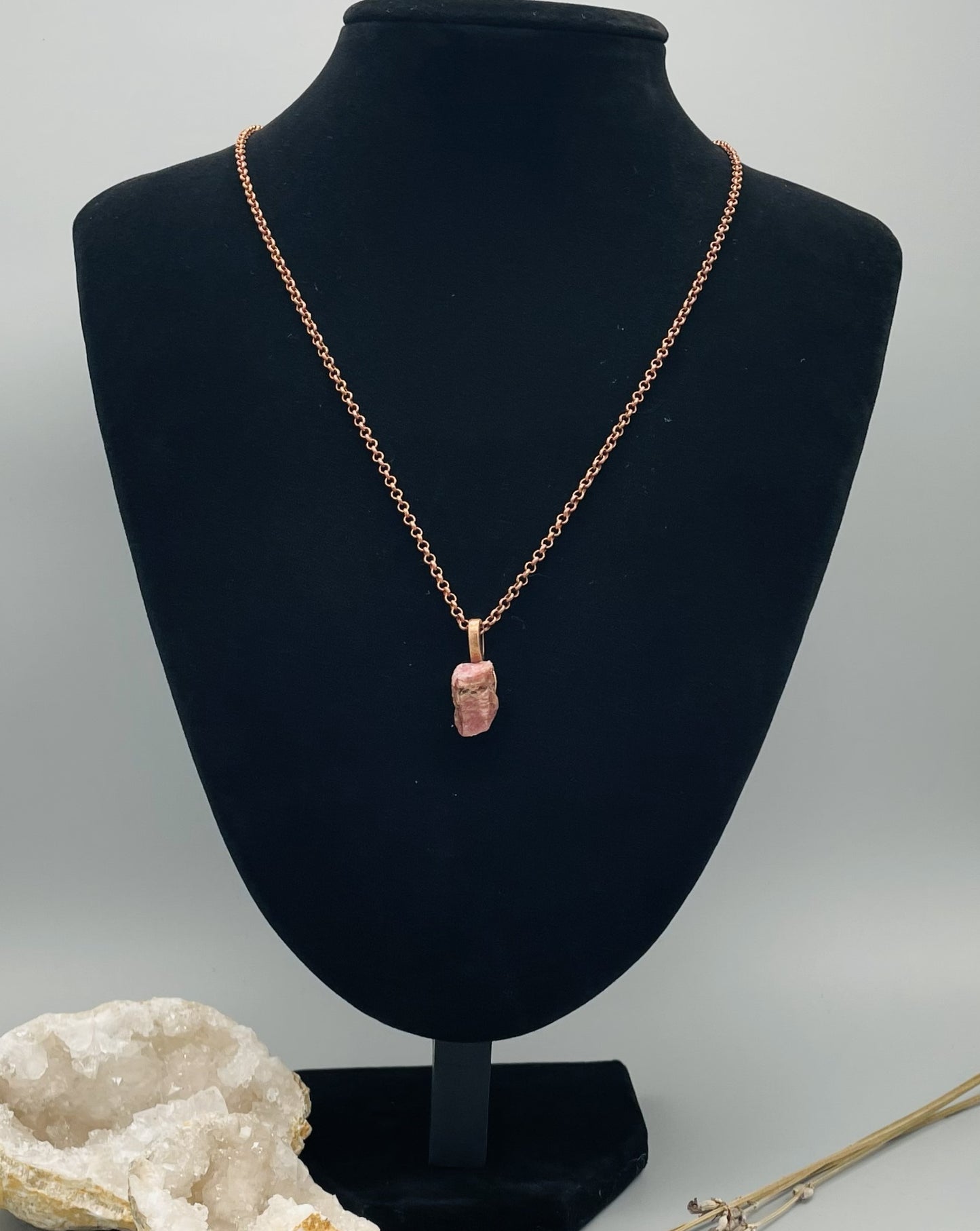 Rubí Corindón Natural en Collar  Soporte Tibetano Bronce 50cm