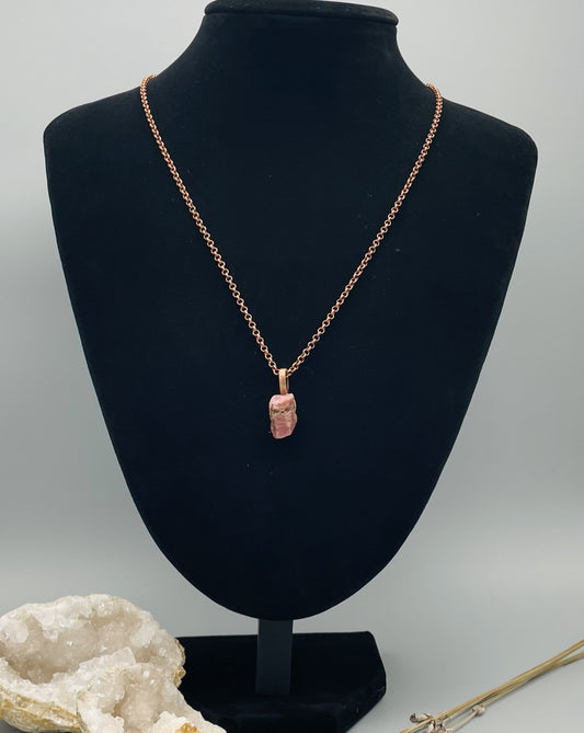 Rubí Corindón Natural en Collar  Soporte Tibetano Bronce 50cm