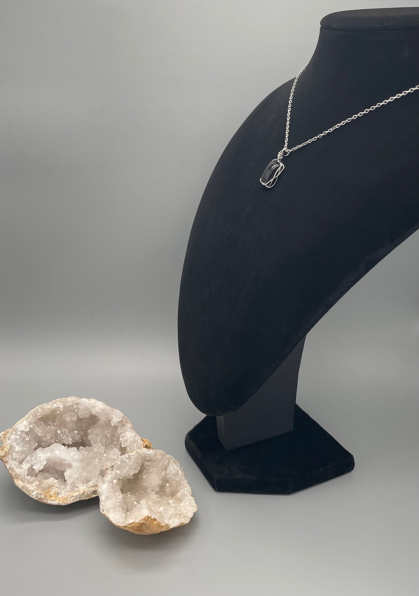 Ónice en Collar de 50 cm con Alambrismo - Cabujón Pequeño